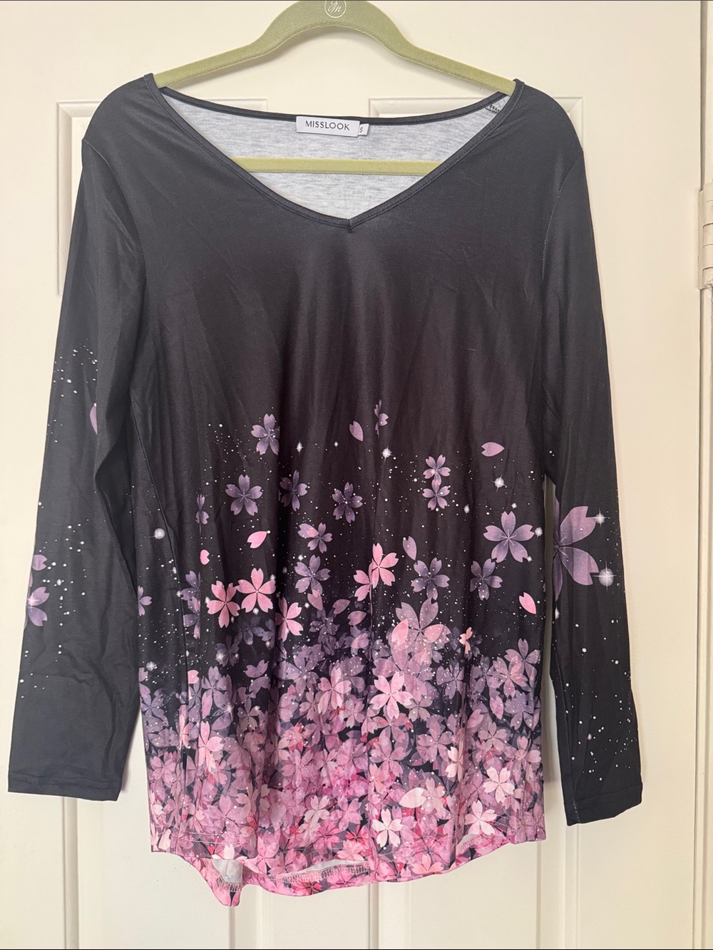 MISSLOOK Black Long-Sleeve V-Neck Top with Pink Floral Gradient